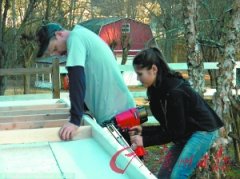 澳门美高梅官网美国女孩建小木屋纪念亡父 一年半完成“壮举”